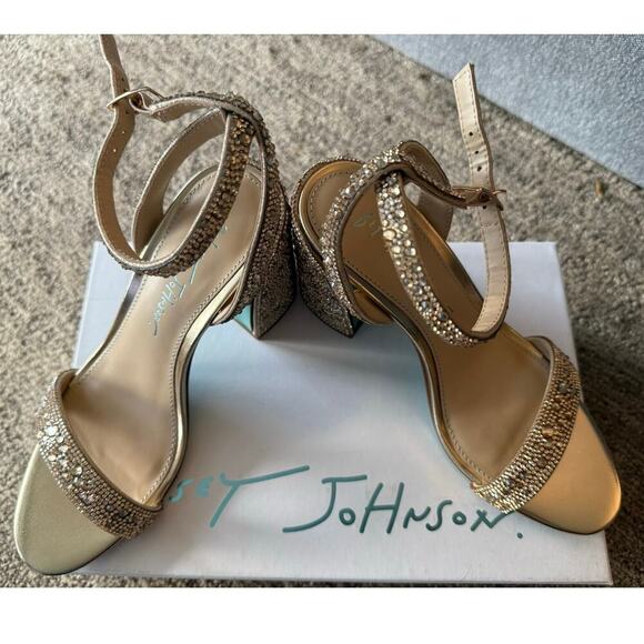 NEW Betsy Johnson Jet Light Gold Rhinestone‎ Block Heel 6.5 Dress Sandal - Picture 4 of 10